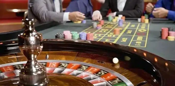i7mm ကာစီနိုတွင် KBZPay ဖြင့် MMK ငွေသွင်းပြီး Live Casino ကစားနေသောမြင်ကွင်း